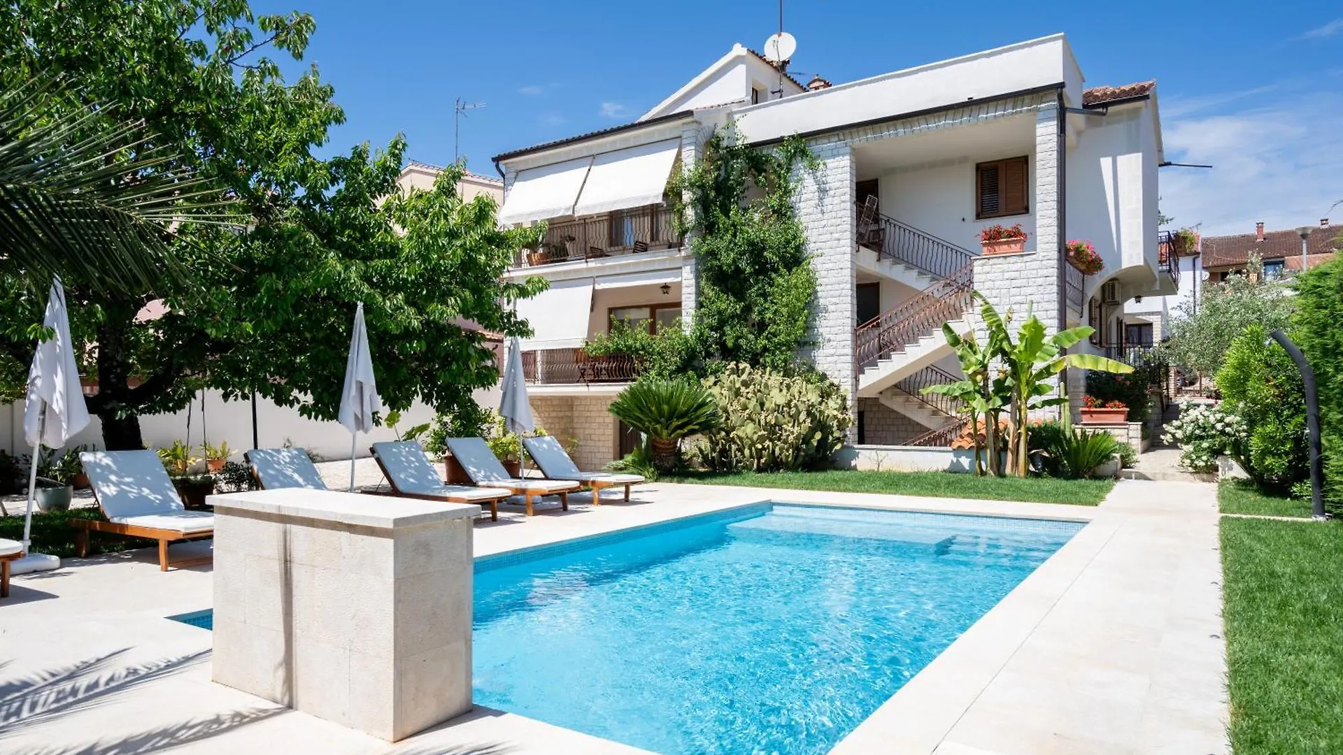 Apartments Maras Porec 0*,